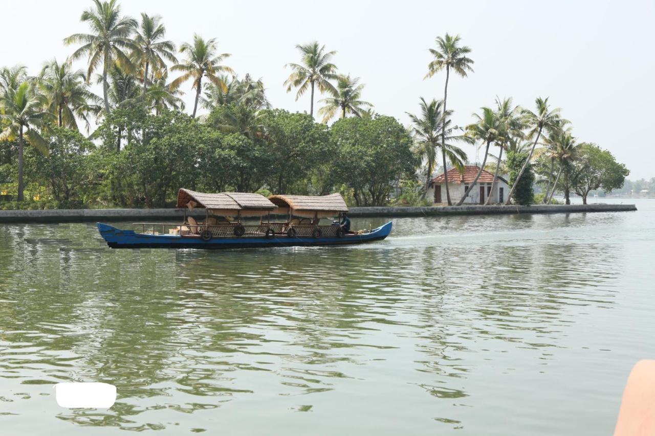 Regant Lake Village, Kollam. Chavara Exterior photo